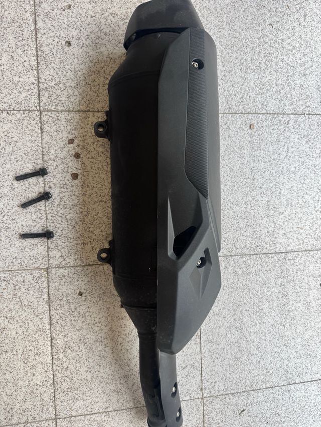 Tubo de escape Yamaha XMAX 400