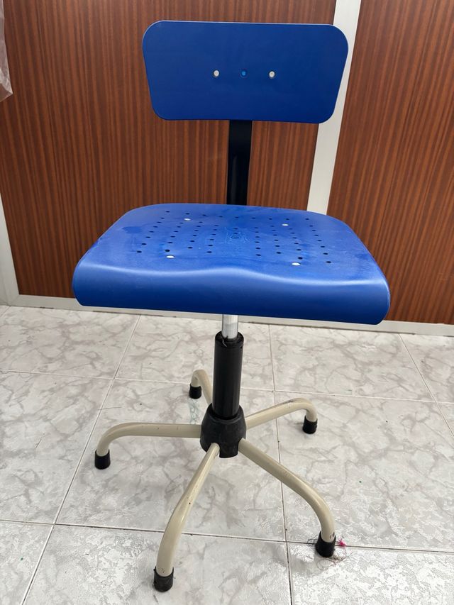 Silla giratoria para costura azul y beige