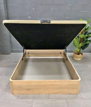 Canapé de madera y tela nuevo