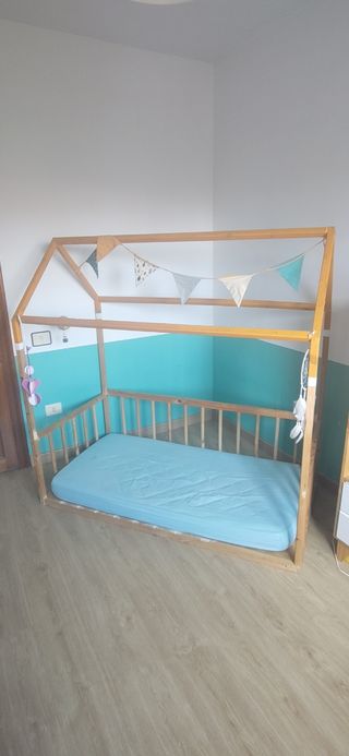 Cama infantil casita 70x140 + colchón + sábanas