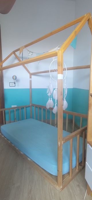 Cama infantil casita 70x140 + colchón + sábanas
