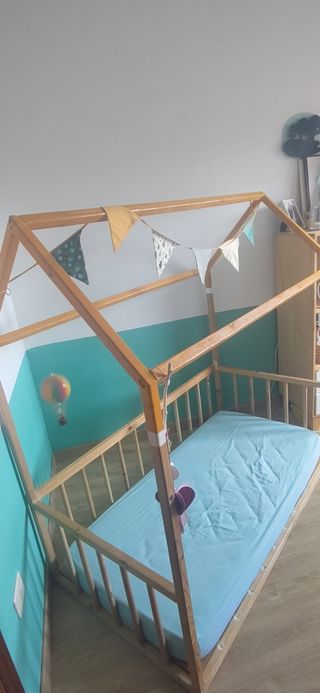 Cama infantil casita 70x140 + colchón + sábanas