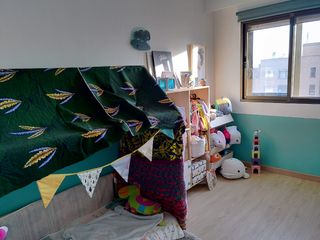 Cama infantil casita 70x140 + colchón + sábanas