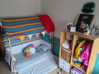 Cama infantil casita 70x140 + colchón + sábanas
