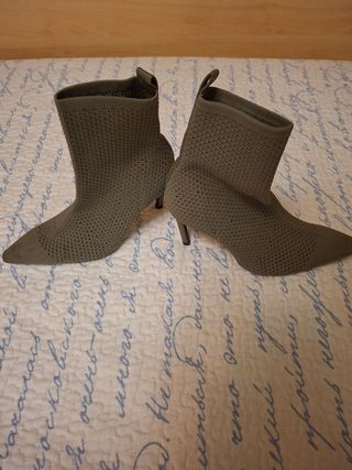 Botines verdes de punto con tacón