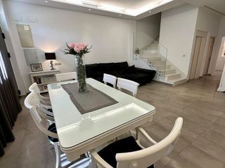 Casa adosada en venta en El Castellar-L´Oliveral en Valencia