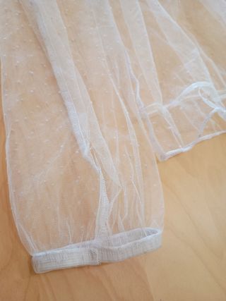 Blusa transparente con volantes