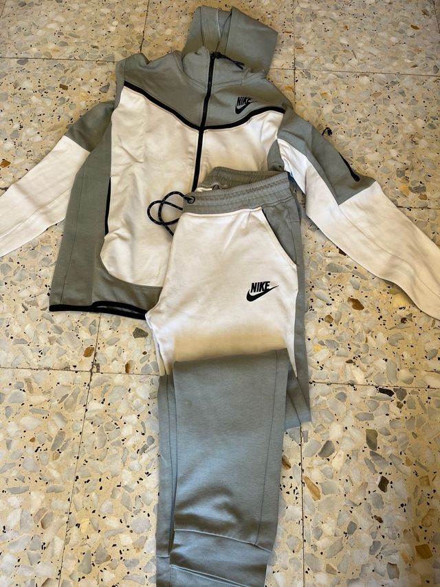 Conjunto Nike Gris y Blanco
