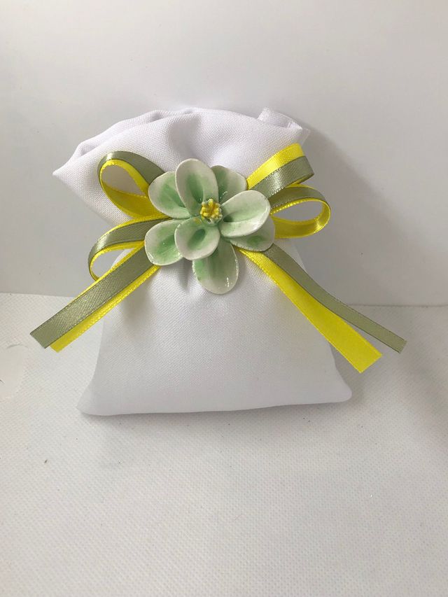 Bomboniera Sacchetto Bianco con Fiore Colorato