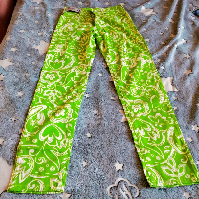 Pantaloni fluo verde acido fantasia floreale