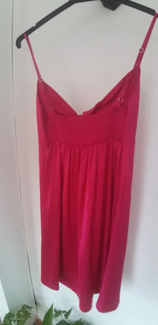 Vestido Bershka satén fucsia T.XS