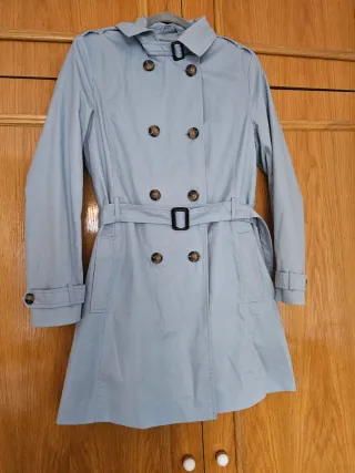 Gabardina corta Stradivarius azul