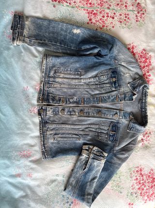 Chaqueta vaquera desgastada