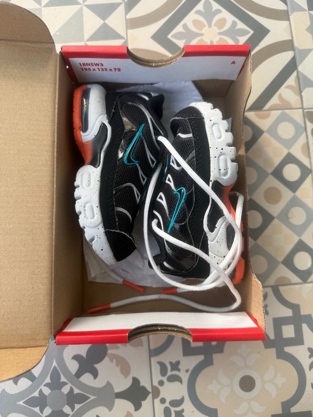 Nike TN Infantil Negro Naranja