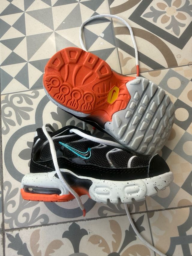 Nike TN Infantil Negro Naranja