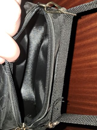 Bolso negro acolchado