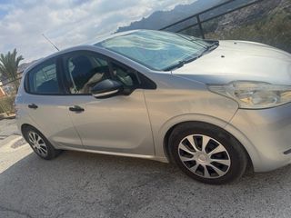 Peugeot 208 2013