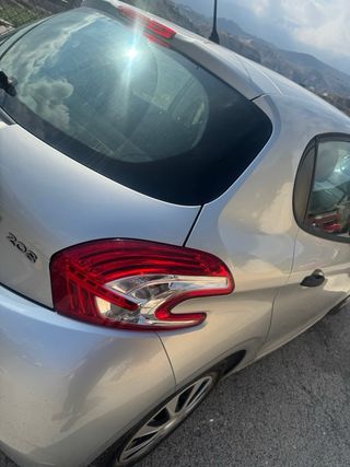 Peugeot 208 2013