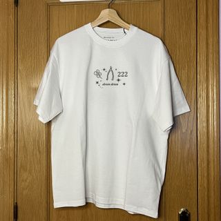 Camiseta Conan Gray bordada eleven eleven
