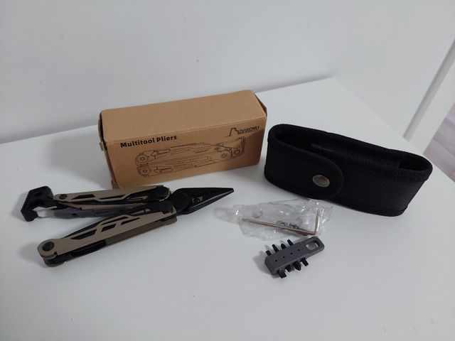 Alicates Multiusos con Funda y Accesorios