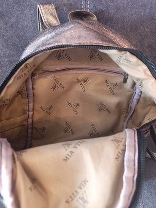 Mochilas brillantes doradas y plateadas