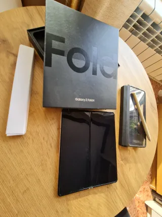 Samsung Z Fold 4 + S Pen
