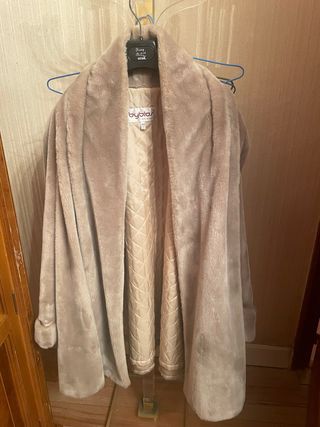 Abrigo Byblos Beige Talla XL