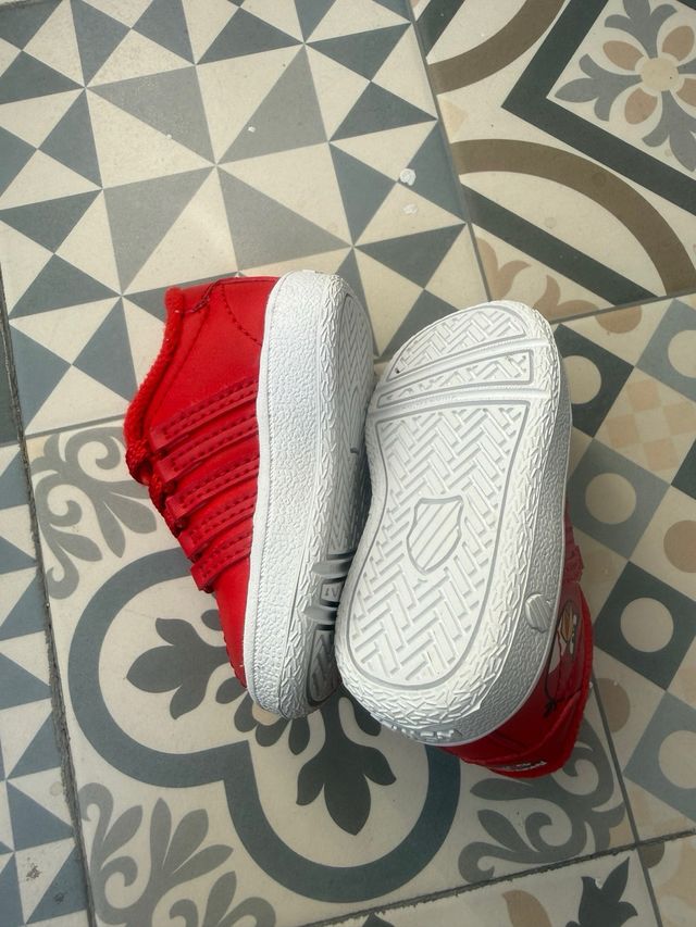 Zapatillas rojas Angry Birds