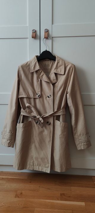 Gabardina ZARA Beige Talla infantil equivale a xs