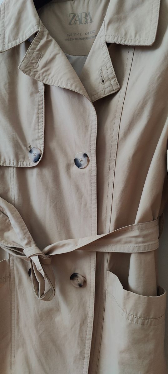 Gabardina ZARA Beige Talla infantil equivale a xs