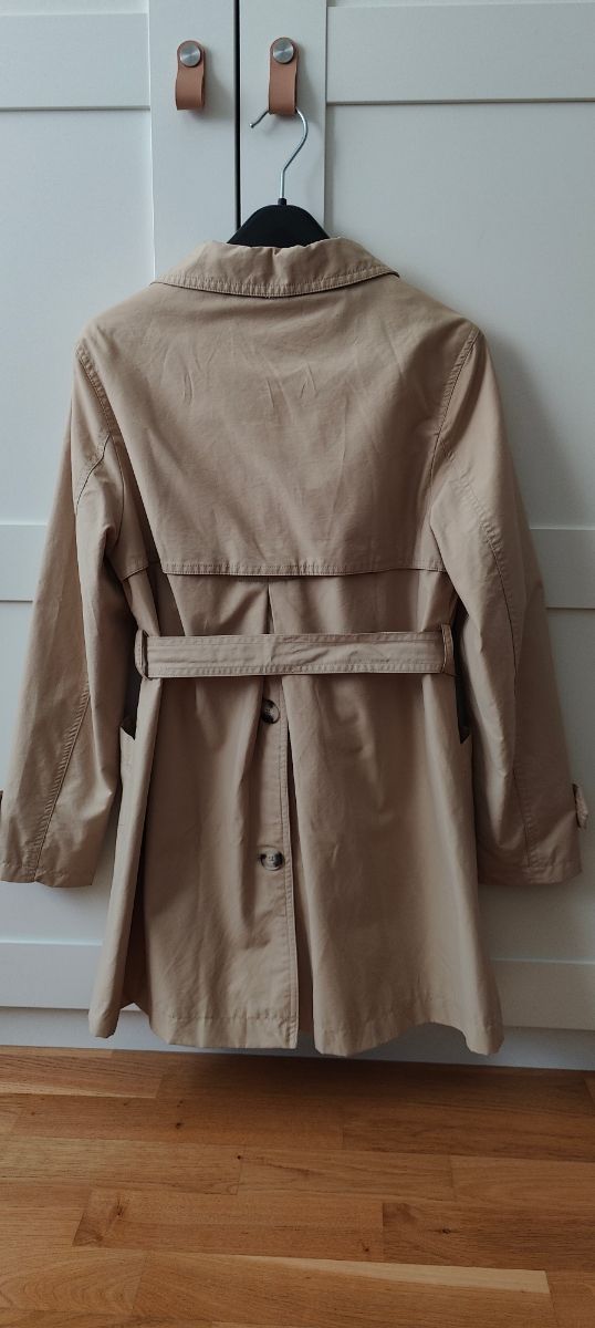 Gabardina ZARA Beige Talla infantil equivale a xs