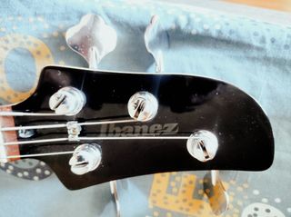Bajo Ibanez TMB 100