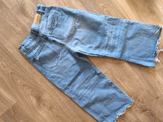 Pantalón vaquero roto tiro alto