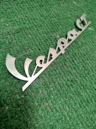 Anagrama letrero escudo metálico NUEVO Vespa GT 