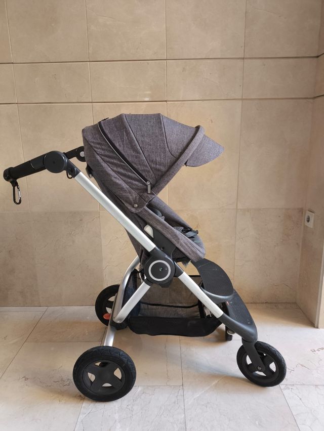 Carro Bebé Stokke Scoot Gris