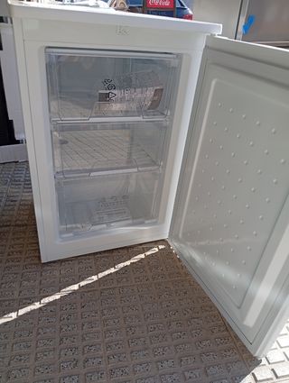 Congelador bajo encimera nuevo
