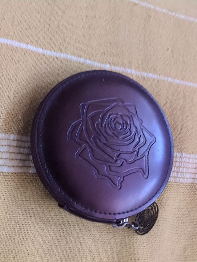 Portamonete rotondo con rosa