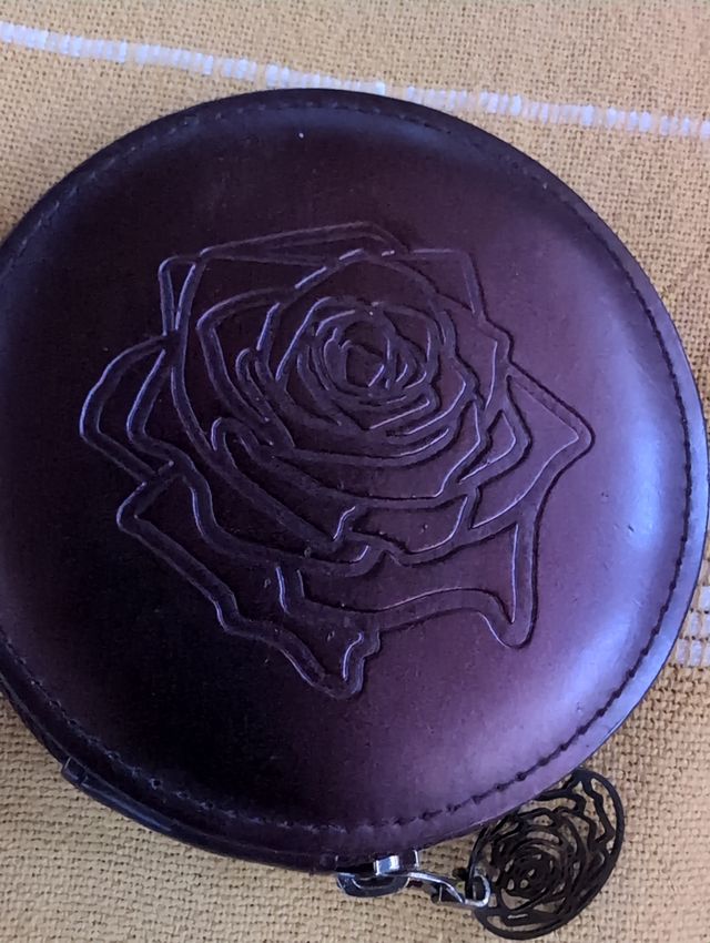 Portamonete rotondo con rosa