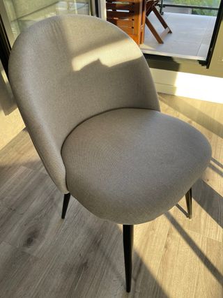 4 Sillas Tapizadas de BANAK