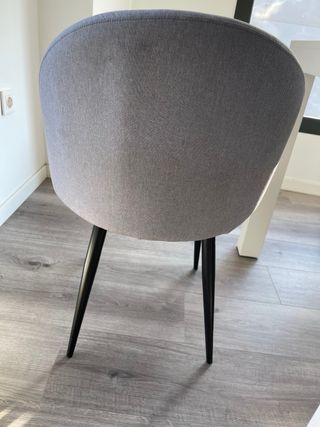 4 Sillas Tapizadas de BANAK