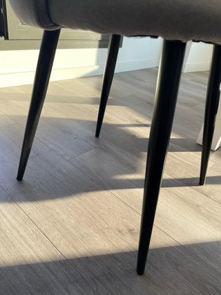 4 Sillas Tapizadas de BANAK