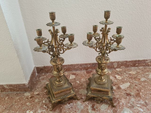 Candelabros de bronce antiguos