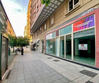 Local comercial en alquiler en Ensanche en Pamplona