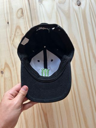 Gorra Monster Negra Logo