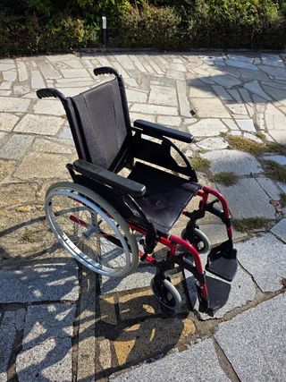 Silla de ruedas de aluminio granate BREEZY