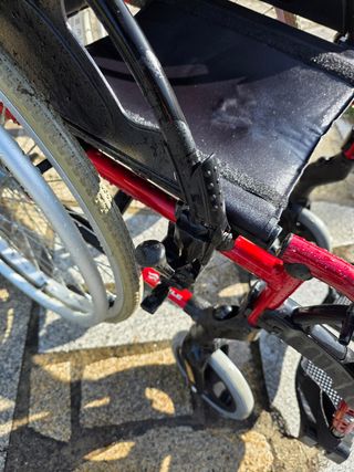 Silla de ruedas de aluminio granate BREEZY
