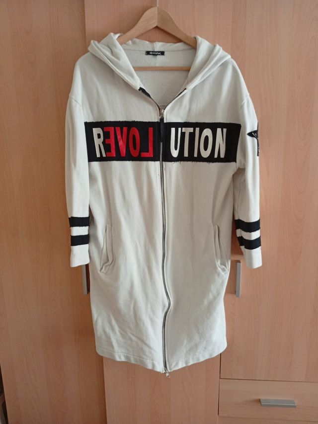 Vestido largo con capucha y cremallera