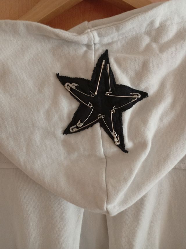 Vestido largo con capucha y cremallera