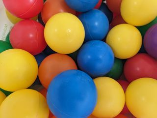 136 Bolas para Piscina de Colores