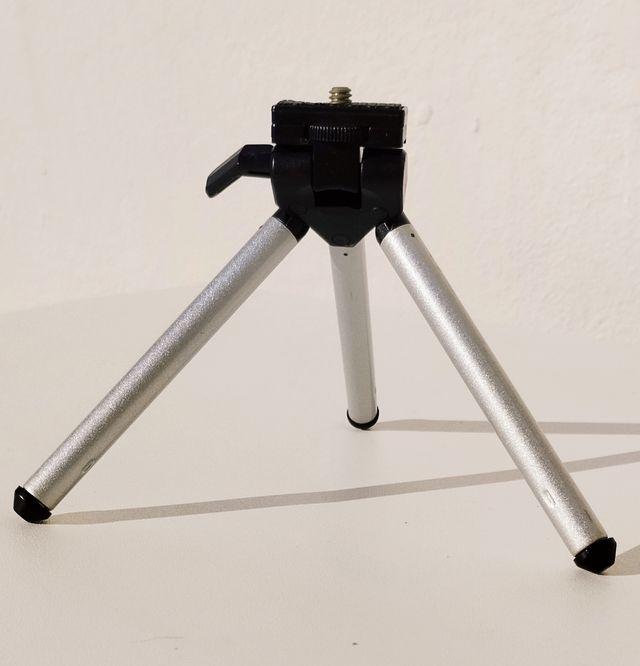 Trípode pequeño Targus extensible